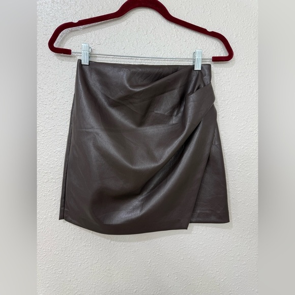 Aritzia High-waisted Vegan Leather mini wrap skirt Size XS-S - Picture 3 of 10